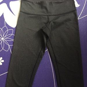 Gray lululemon cropped leggings